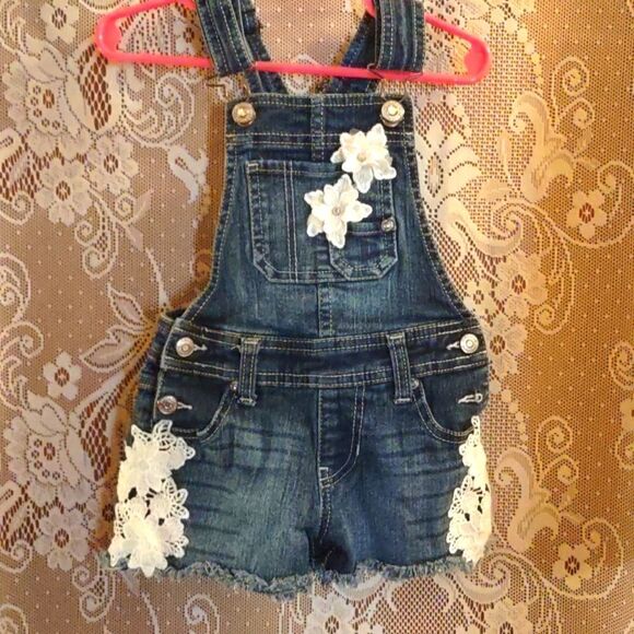 Jordache Girls Size‎ 4-5 denim adjustable overalls shorts lace floral applique - Picture 1 of 7